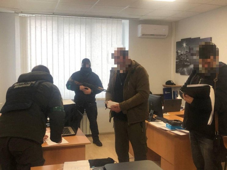 Помогал оккупантам в Буче и угрожал горожанам: жителя Кривого Рога подозревают в государственной измене