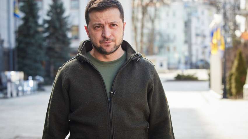 “С нами – правда, люди и Господь”: Зеленский поздравил украинцев с Пасхой (ВИДЕО)