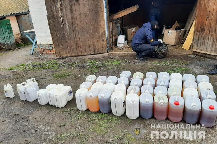 Молодой человек с Полтавщины устроил нарколабораторию. Копы конфисковали добра на 3,5 млн грн