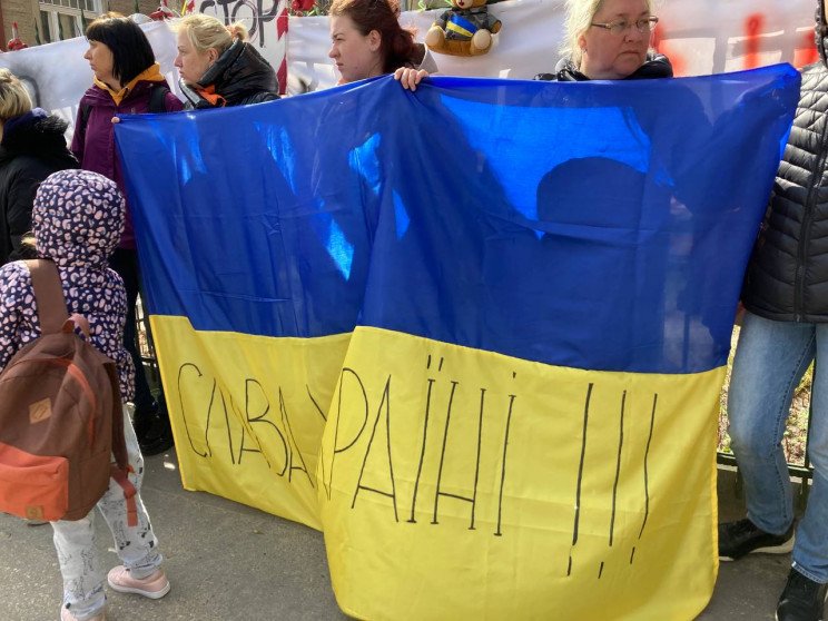 В польском Гданьске прошла молчаливая акция женщин против насилия оккупантов в Украине