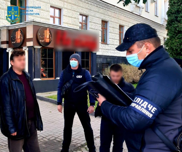 Хмельничанин наладил схему незаконной переправки людей через государственную границу