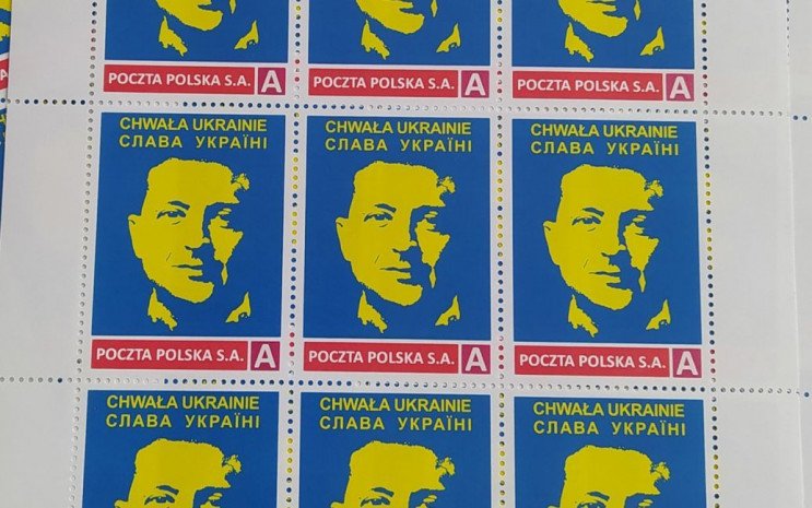 Одна штука – 3300 грн: в Польше мгновенно раскупили марки с Зеленским