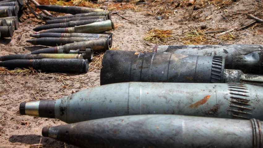 Лес, усеянный «градами»: сколько боеприпасов нашли и уничтожили саперы в Киевской области