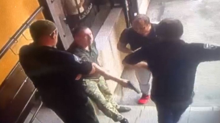 Чиновник Генштаба открыл огонь в спальном районе Киева