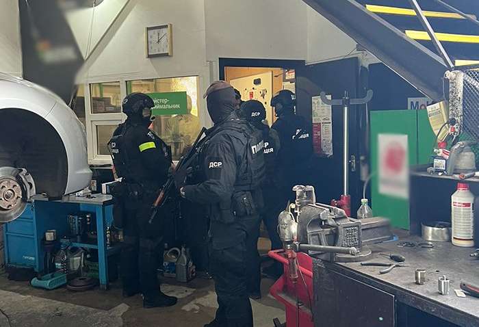 В Украине владелец СТО продавал внедорожники, предназначавшиеся для ВСУ (ФОТО)