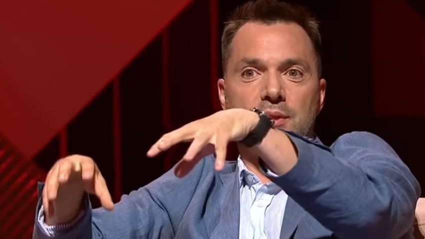 Арестович попал в скандал из-за заявления о женщинах в армии: что известно