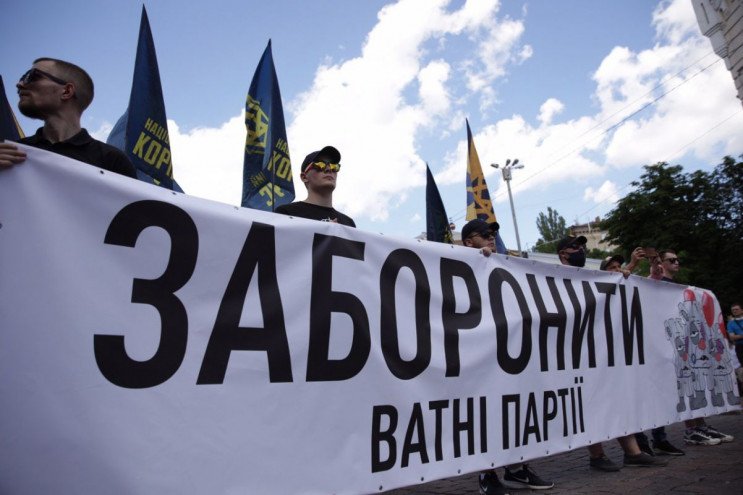 Ужаснуть или насмешить Европу: Почему Украине стоит избавиться не только от “партий любителей путина”