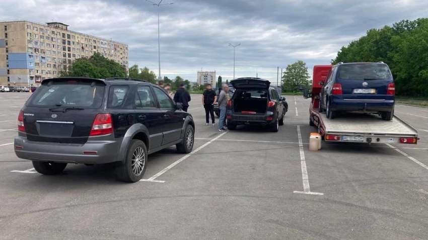 “Волонтер” организовал продажу автомобилей с гуманитарной помощи: подробности
