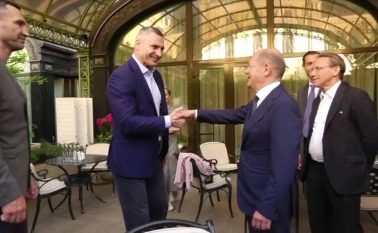 Кличко встретился с Шольцем и обсудил кандидатство Украины в ЕС