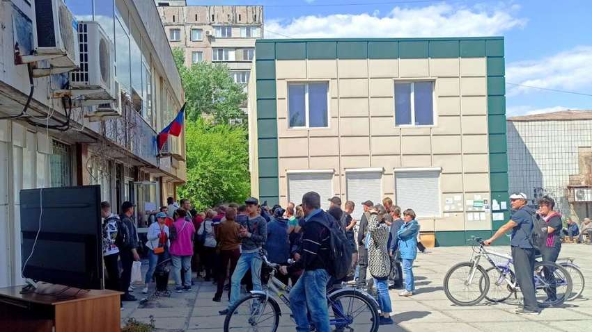 Украинские полицейские перешли на сторону врага в Мариуполе (ВИДЕО)