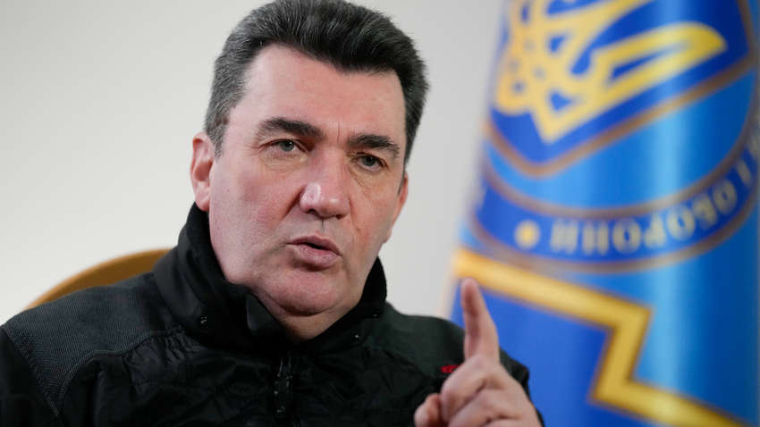 Ситуация на фронте сложная: Данилов заявил, что общество не имеет права ждать срочных побед