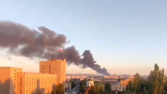 Флаг рф в дыму: появилось видео, как ВСУ в Мелитополе уничтожили военную базу оккупантов
