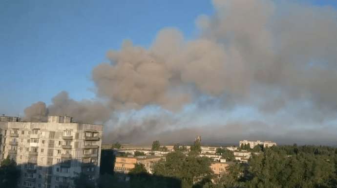 На Донбассе сразу в нескольких городах огромные взрывы, бушуют пожары (ВИДЕО)