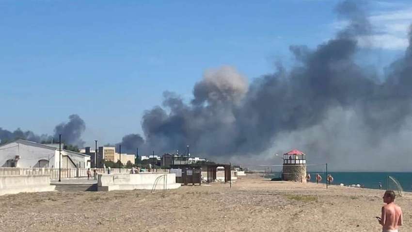 Вибухи на авіабазі: у Криму оголосили евакуацію
