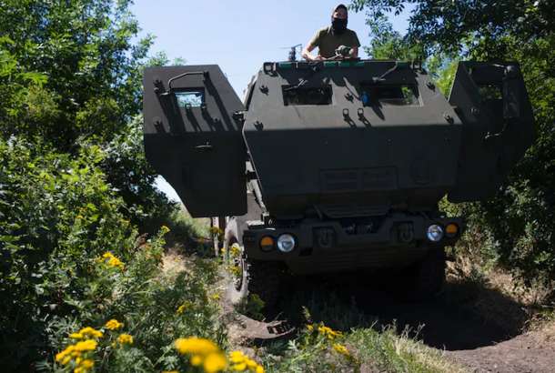 Росія била по дерев’яних “HIMARS” дорогими ракетами “Калібр” – WP