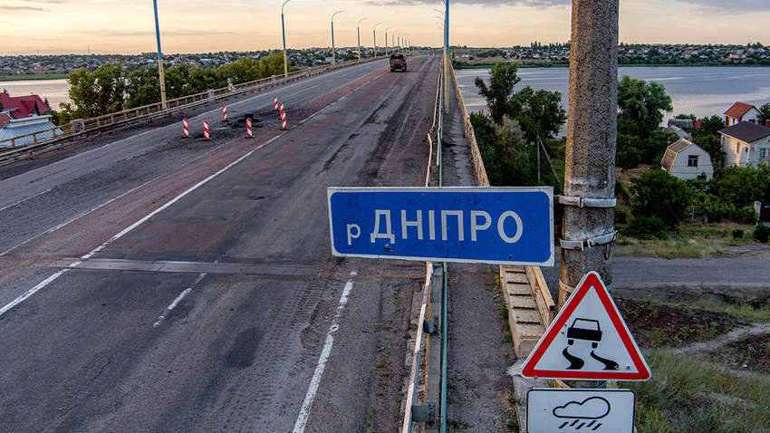 ЗСУ підтвердили нові удари по Антонівському та Каховському мостах