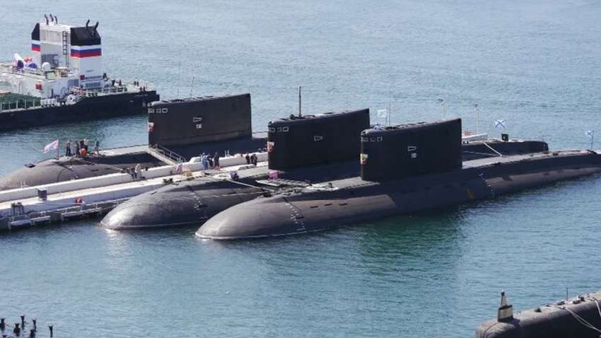 Росія вивела підводні човни з Криму: у британській розвідці назвали причину