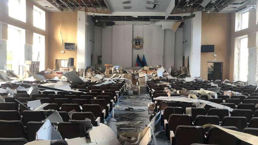 Вибухи в тимчасово окупованому Донецьку, горить “адміністрація” окупантів