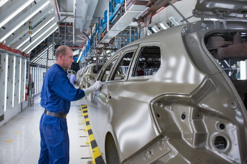 Продажі нових автомобілів у Європі знизилися на 5%