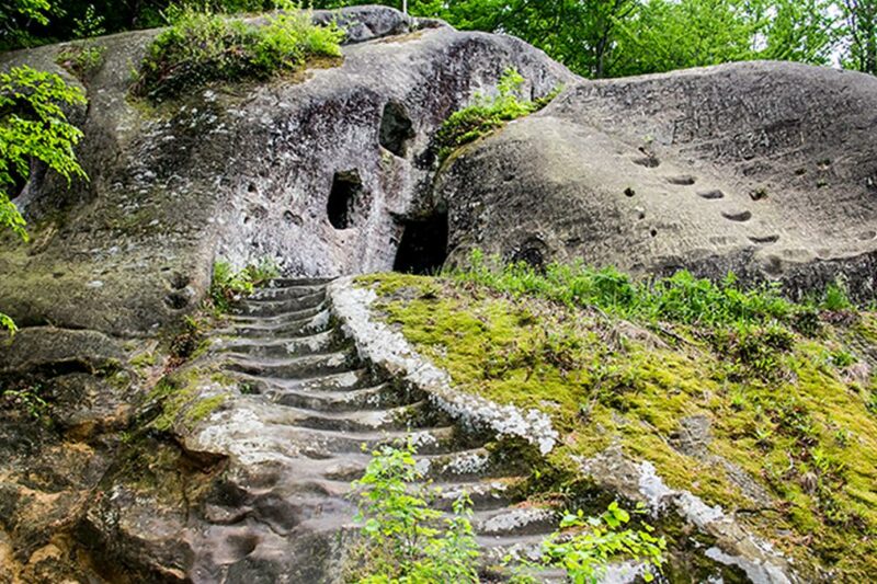Містичне місце на Львівщині: Скельний монастир Розгірче