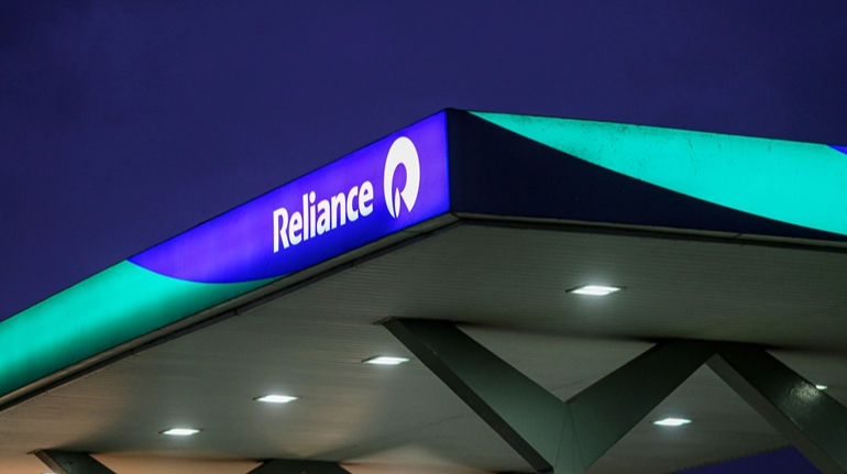 Reliance відмовляється від російської нафти через санкції