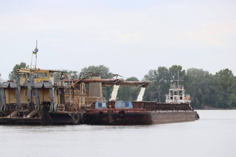 Обвинувальний акт проти трьох працівників за незаконний видобуток