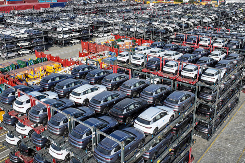Зменшення продажів нових бензинових авто в Україні