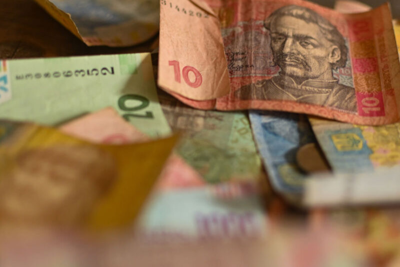 Частка непрацюючих кредитів у банках знизилась до 27%