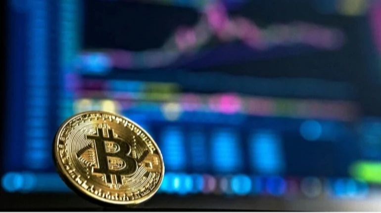 Bitcoin наближається до історичного рекорду в $122 тис.