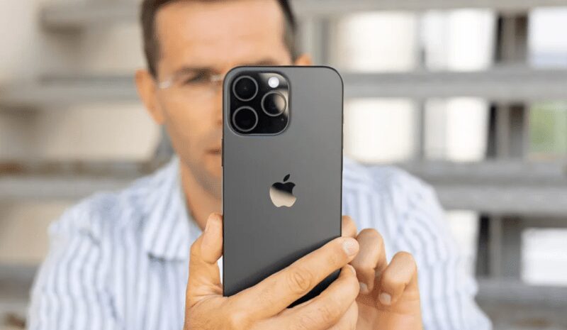 Порівняння iPhone 16 Pro Max та Huawei Pura 80 Ultra