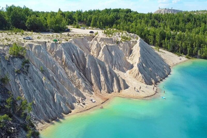 Де в Україні відпочити на водоймі з кришталевою водою?