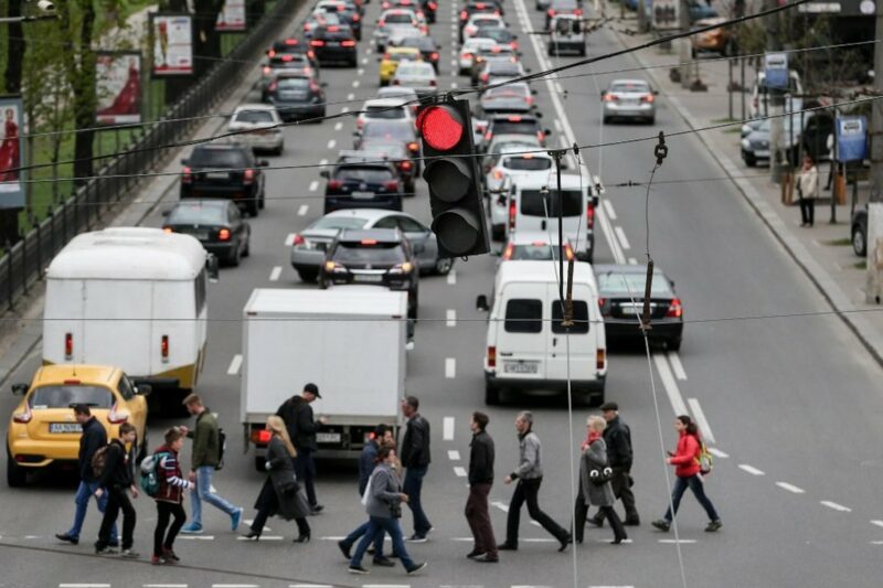 Чому важливо переключати коробку в нейтраль на світлофорі