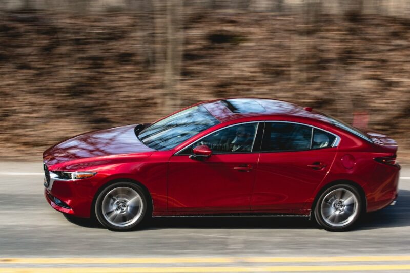 Mazda 3: Компактний автомобіль з бездоганним стилем