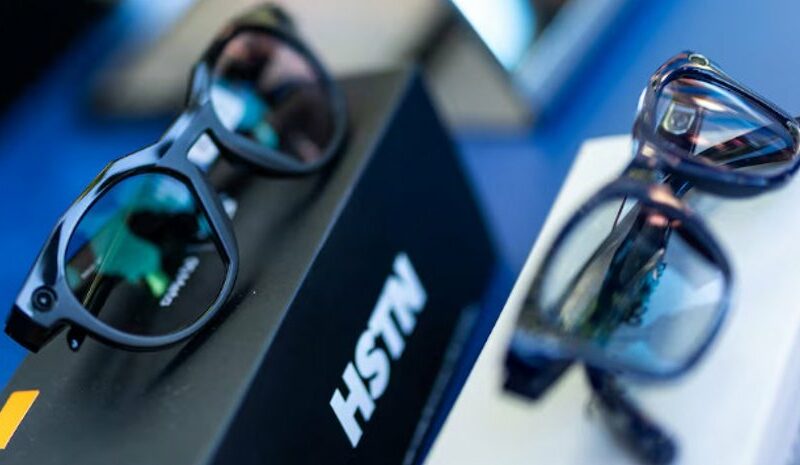 Meta представила нові окуляри з вбудованим екраном