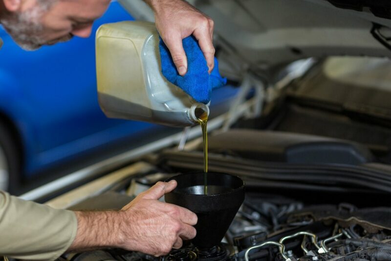 Чому змішування моторних олив небезпечне для авто?
