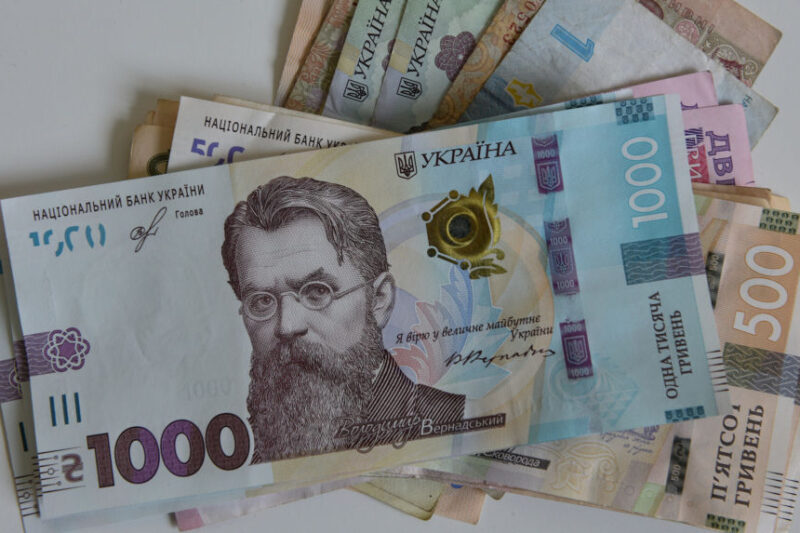 Податки в Україні: переробна промисловість лідирує