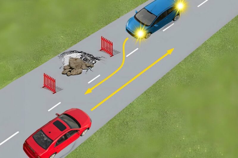 Хто має перевагу на дорозі: синій чи червоний автомобіль?