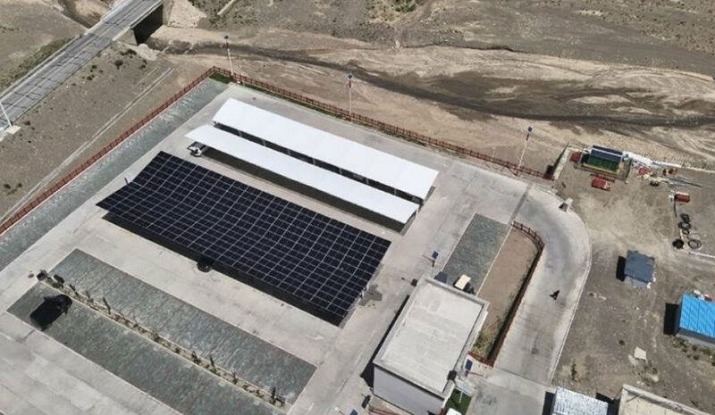 Китай побудував найвищу сонячну електростанцію на Евересті