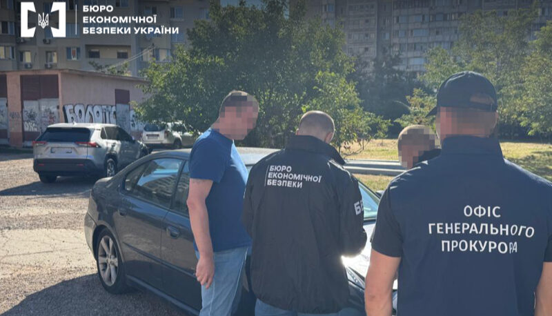 Експосадовець заволодів 25 млн грн на потреби ЗСУ