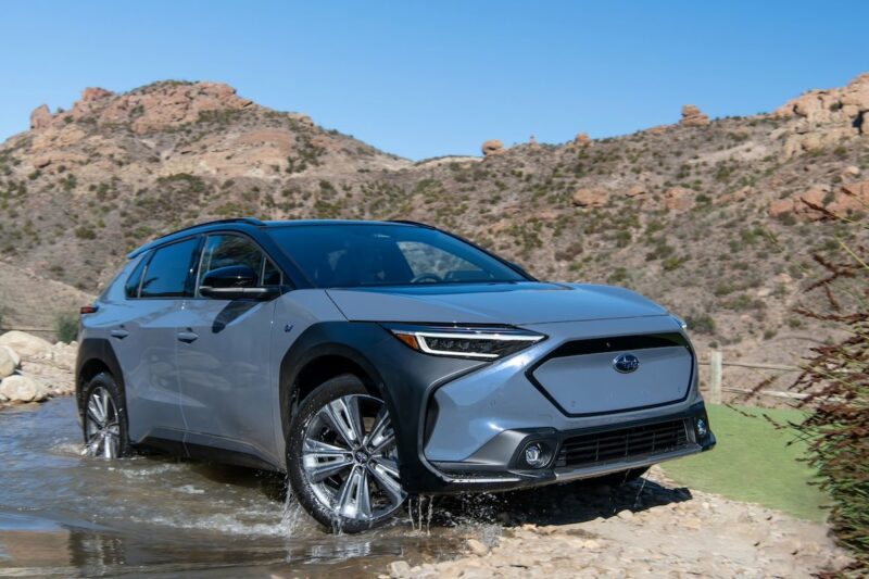 Toyota, Subaru та Lexus відкликають 100 000 електромобілів