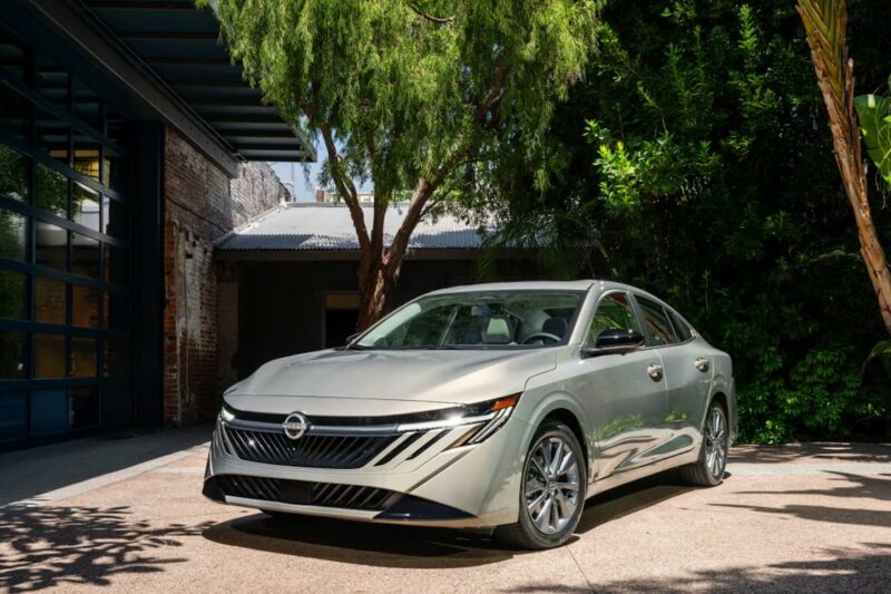 Nissan представив новий седан Sentra: деталі та характеристики