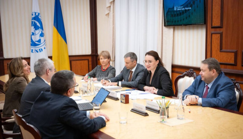 Україна звернулася до МВФ щодо нової програми підтримки