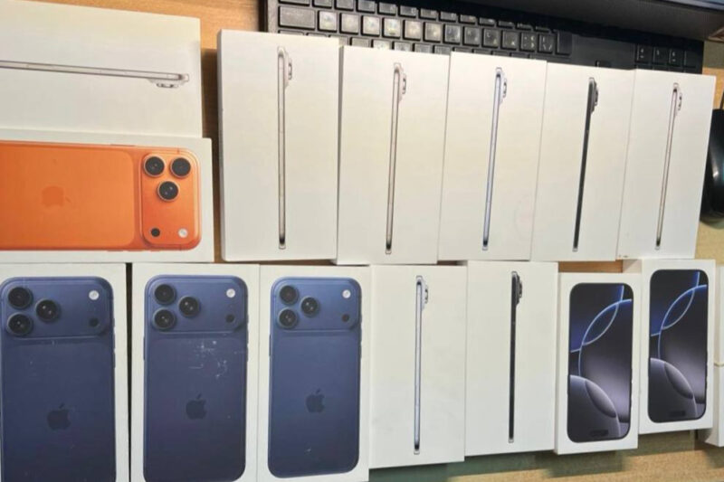 Митники виявили контрабанду iPhone на 1,5 млн грн