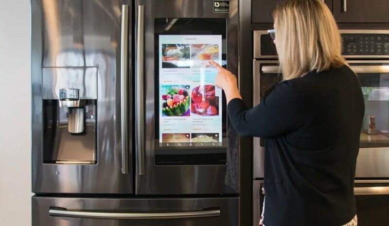 Samsung запускає рекламу на холодильниках Family Hub