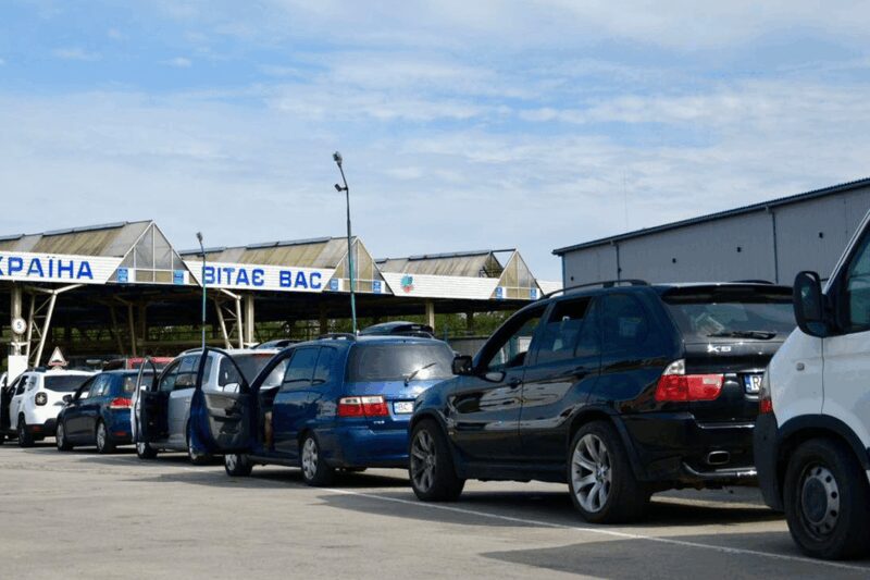 Черги на кордонах України 27 вересня: актуальна інформація