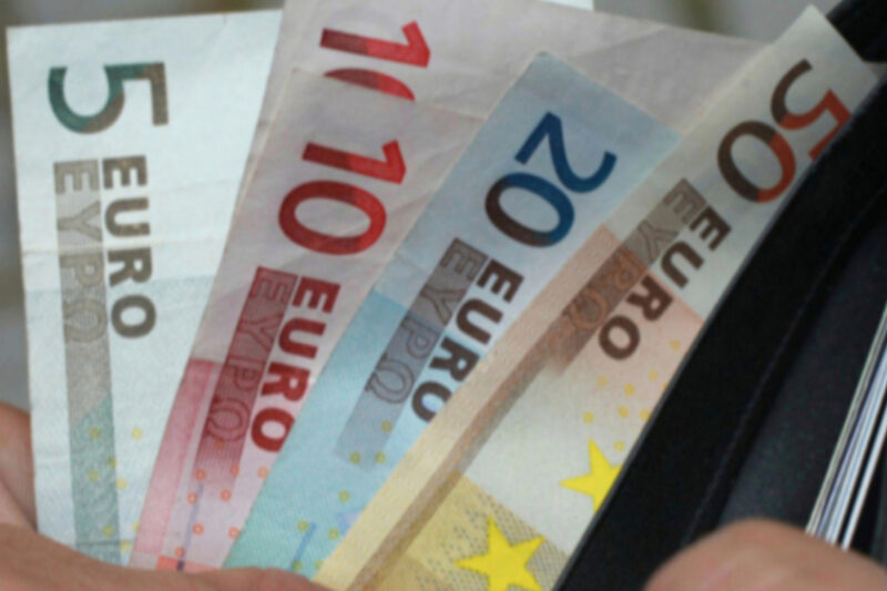 Офіційний курс євро та долара на 17 вересня 2023 року