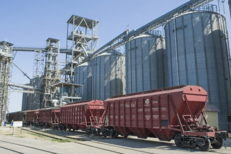 Залізничні перевезення зерна в Україні зменшились на 30%