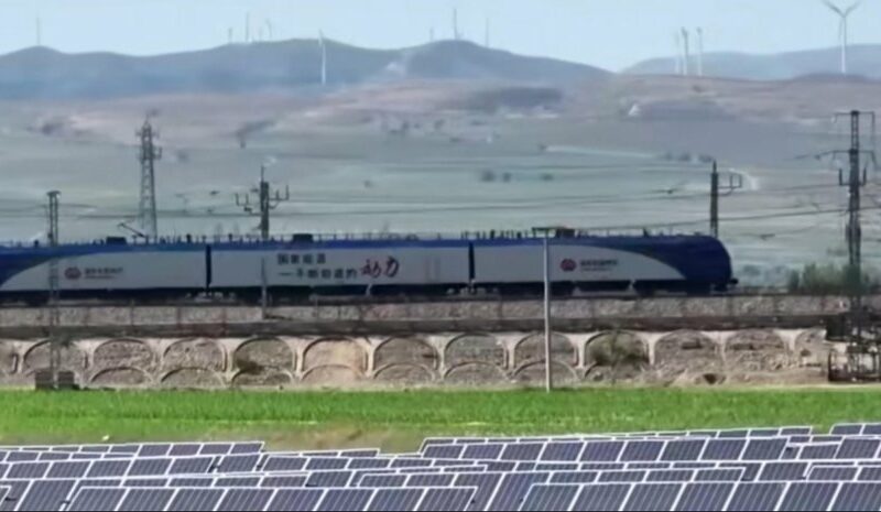 Китай запустив першу сонячну систему для вантажних поїздів