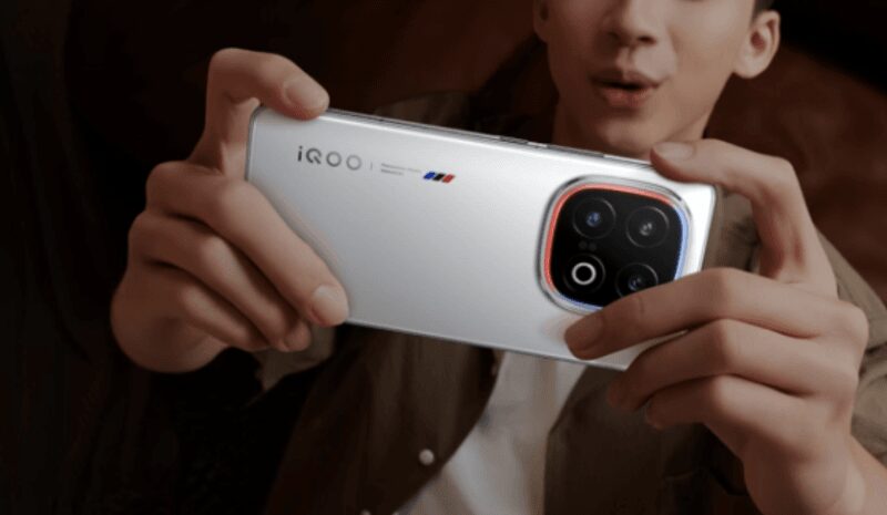 Смартфон iQOO 15: революційний колір та потужні характеристики