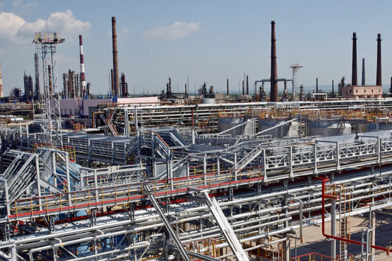 Кіришський НПЗ зупинив переробку нафти після атаки дронів